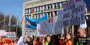 Noveli zakona o varstvu okolja se obeta podpora, pred DZ-jem protest Salonitovih zaposlenih