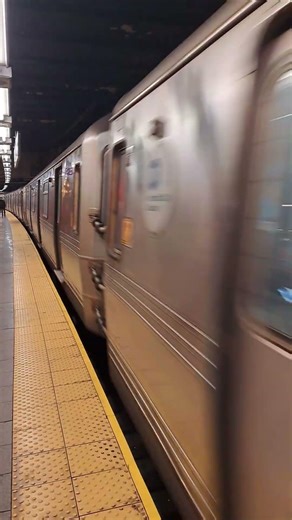 Manhattan Bound R46 C train entering Utica Avenue