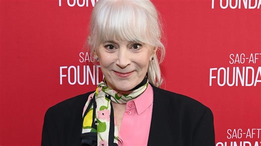 90s sitcom star unrecognizable ahead of reunion with castmates from hit show