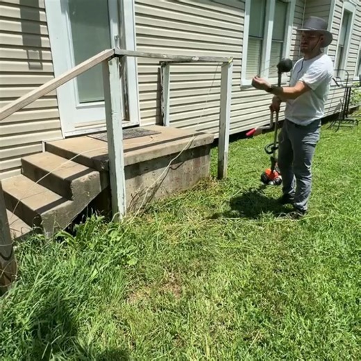 CODE ENFORCEMENT STOPPED left aVIOLATION on their DOOR | Free Lawn Care