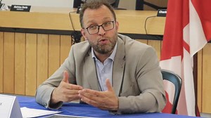 «C'est faux»: le maire de Gaspé réplique à Hydro sur les éoliennes