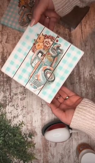 Simple Sign: Napkin Decoupage #diy #decoupage #craft #farmhousesign #modpodge