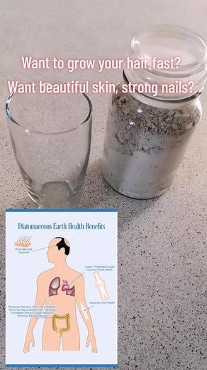 7 Amazing Beauty Benefits of Diatomaceous Earth for Skin, Hair & More. First things first, what exactly is diatomaceous earth?! Well, it is a naturally occurring soft siliceous sedimentary rock that is easily crumbled into a fine white or off white powder. It is made up of the fossilized remains of diatoms, which are tiny aquatic organisms whose skeletons are made up of the mineral silica. Diatomaceous earth (DE) consists of about 80%-90% silica, 2%-4% alumina and 0.5%-2% iron dioxide. The speci