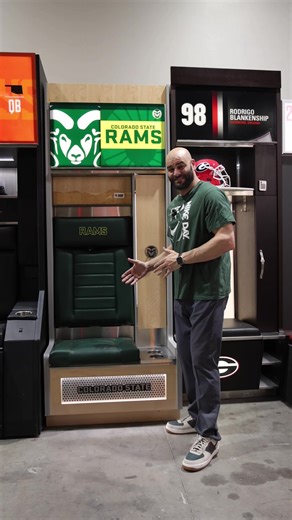 Who knew basketball lockers could be this nice? 😳@JamesTheLockerExpert