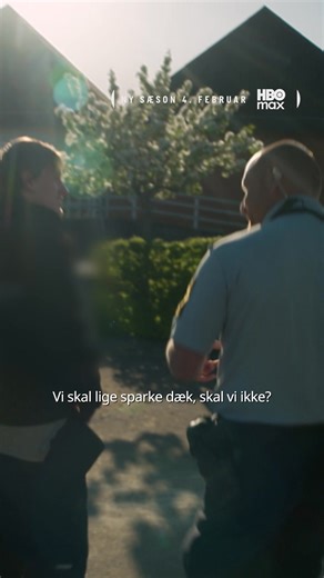 ET KIG IND I POLITIETS HVERDAG Hos Midt- og Vestsjællands Politi er vi glade for, at der hver uge er mange seere, der gerne vil følge med i vores arbejde. I dag er der premiere på en ny sæsson af Politijagt, hvor ikke kun færdselspolitiet men også deres kolleger hos lokalpolitiet tager jer med helt ind i patruljevognen. Vi håber det kan give et indblik i de mange forskellige opgaver, som politiet hver dag løser, og holde gang i debatten om, hvad der er god og sikker opførsel i trafikken. Tak for