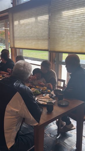 【モリウミアス芋煮会】 いつもありがとうございます！ モリウミアス恒例の芋煮会、今年も無事に開催できました！ MEET参加者、親御さん、地域の皆さんと、ひとつのテーブルを囲んで―― 楽しく、 美味しく、 あたたかく。 心もおなかも満たされる、とても素敵な時間になりました。 #つなげていこう #モリウミアス #MORIUMIUS #雄勝 #芋煮会 #地域交流 #石巻 #東北 #こどもと自然 #学びの場 #森と海と明日へ #環境再生 #つながりの輪 | Moriumius