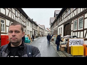 Furniture, appliances, and tableware are absolutely free. New and old finds on German streets.