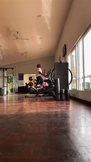 first workout of the year and my new year starts now , Happy New Year. Also, I have no idea what I was doing with the lifting, my back 😭