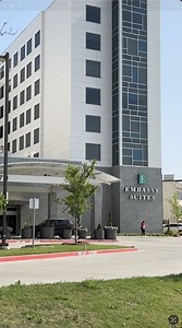 If we had a green flag for all of our Embassy Suites favorites you’d find them at our made to order omelet stations, at the bar during evening reception and inside all our spacious suites. | Embassy Suites by Hilton