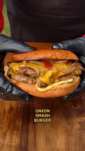 Onion smash burger! Simplicity that breaks the system! @kpetryla #burger #smashburger #grill