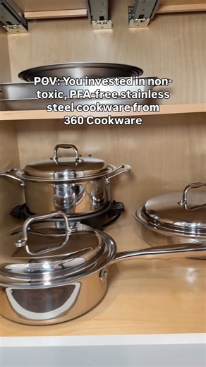 There's no time like the present to swap out your old coated pans that are probably leaching chemicals for brand new, non-toxic stainless steel cookware. All of our stainless steel cookware is: V Made with surgical grade stainless steel Free of PFAs, chemicals, coatings, and more Made in the USA Heirloom quality pieces that will last a lifetime Get 30% off stainless steel cookware and bakeware on our website now through January 2 for our Friends & Family Sale! #StainlessSteel #StainlessSteelCook