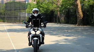 How to Start & Stop a Motorcycle