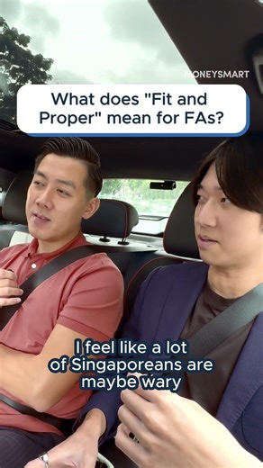 What qualifications should a financial advisor in Singapore have?