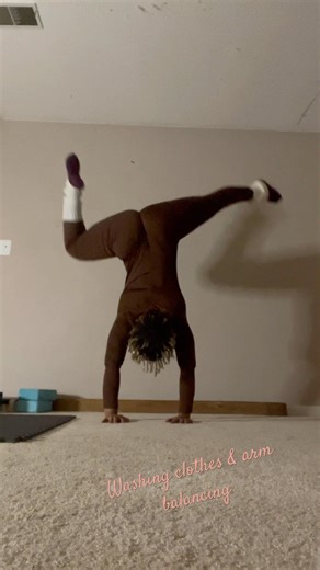 Handstand chronicles \\ leg waves #handstandpractice #armbalance #handstand #armbalancing