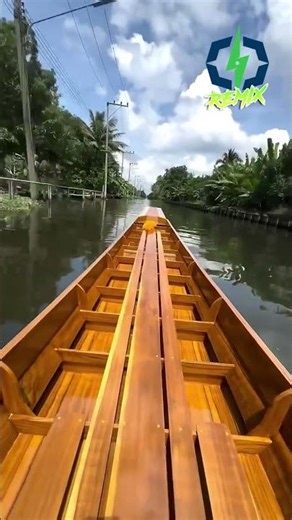 Look How Fast This Long Boat Goes!!