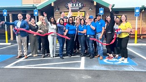 Former host opens Texas Roadhouse in Warner Robins, focuses on community