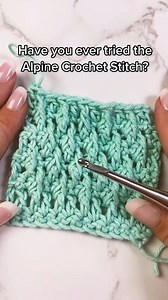 The Alpine Stitch is such a lovely stitch! Have you tried it? Learn more: https://www.nickishomemadecrafts.com/crochet-alpine-stitch/ #crochet #crochetstitch #learntocrochet #crocheting #crochetcommunity #alpinestitch | Crochet Patterns & Tutorials by Nicki's Homemade Crafts