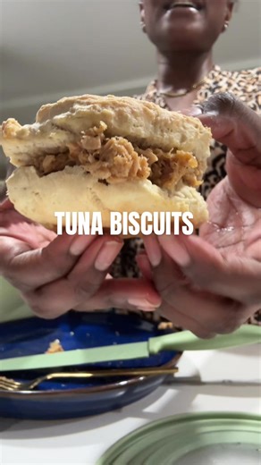 #tunalover Here’s how I “prepare” my tuna since it’s already “cooked” in the can 🧍🏾‍♀️ but this is just toooo good, I just finished eating it for lunch 😋 and I plan on making biscuits weekly bc wtf do I need store bought bread for if I can make a biscuit like THAT #thedaniprint