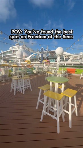 Lime & Coconut Bar on Freedom of the Seas | Best Pool Deck Spot