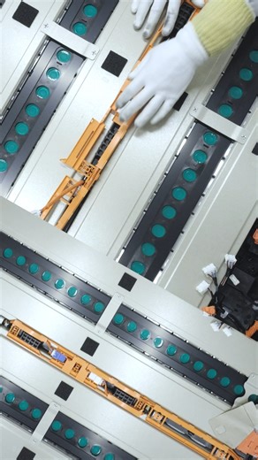 153K views · 529 reactions | Battery Pack Line, Motomachi Plant Motomachi Plant is innovating by streamlining the production of multiple vehicle types into one manufacturing process while maintaining the care and craftsmanship that got us where we are today. #TOYOTA #MotomachiPlant | TOYOTA | Facebook