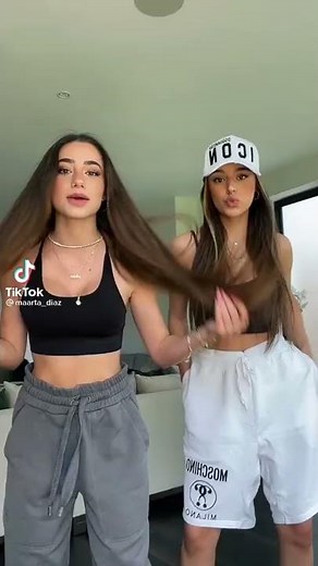 TIKTOK tag de amigas lolalolita & marta diaz