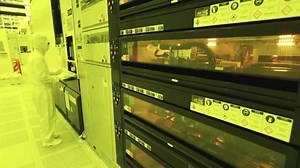 Samsung boosts advanced chip output after record high sales