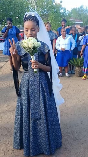 bride suprises her bestlady in Bobonong #ortisplugs #dandane #bobonong🇧🇼🇧🇼 #tswanatiktok #tswanabride #tswanaattire #fyp #banquet