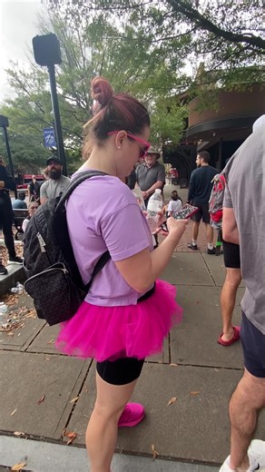 This was such a serendipitous moment. I was just videoing to get crowd footage and caught this entire interaction. I was one of those assholes that thought making all that noise and cheering for people was obnoxious... until this weekend. And this is why it's important to get obnoxious with the support. People see you when they need you the most. Sound up! #serendipity #support #raceday #cheersquad #fyp