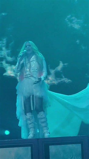 Avril Lavigne performs 'Head Above Water' live in St. Louis, 6/12/2025