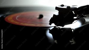 Record stylus moving into locked groove, contains enough material to create seamless loop clip