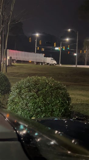 Kenworth T800 with a Straight Stack sounding good