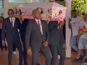 Pallbearers dance to Amapiano at funeral ceremony