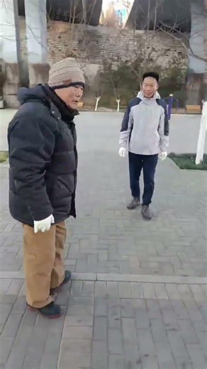 A record of my respected teacher s lectures on boxing#Step forward and reach out your