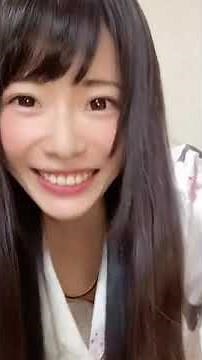 パジャマで tiktok ダンス、奥まで見える胸チラちら？