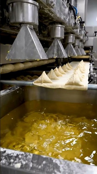 Industrial Samosa Making & Frying Machine | Automatic Samosa Factory | Satisfying Indian Snack