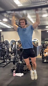 Fortnite workout !! 😂😂 @inshapenutrition @shapeyou @evanbodycomb | Tibo Inshape