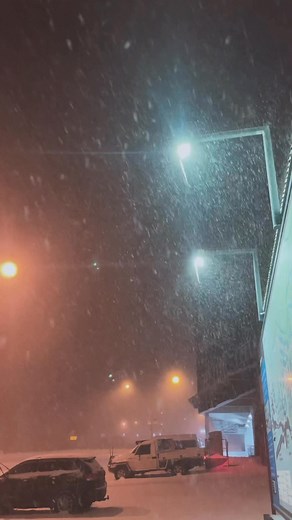 Snow is back and it is coming down heavy ❄️ 🙌 | Falls Creek