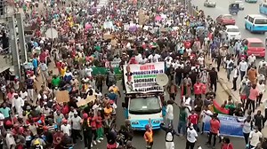 Milhares gritam "Fora, MPLA" em apoio a Adalberto Costa Júnior Manifestantes saíram às ruas em defesa do Estado Democrático de Direito e para exigir a recondução de Adalberto Costa Júnior à liderança da UNITA. Tribunal Constitucional considerou irregular o congresso que o elegeu em 2019. | Moz Massoko