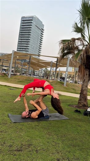 𝗝𝗼𝗲 𝗥𝘂𝗯𝗶𝗻𝘀𝘁𝗲𝗶𝗻 on Instagram‎: "אקרויוגה שיעור ראשון 🫶🏻 @gal_gvaram @acrobyjoe"‎