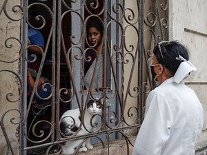 As infections rise, Cuban doctors fan out to encourage COVID jabs