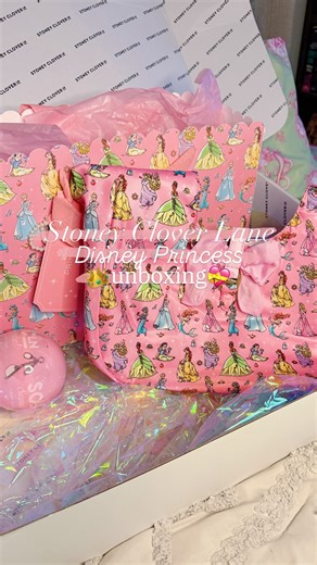 Hannah Marie on Instagram: "Disney Princess Stoney Clover Lane UNBOXING! 🛍️👑💝✨ • Thank you so so much @stoneyclover for this 😍AMAZING😍 surprise! 🥹🥰💖 I am so so grateful 🥹 to have received some pieces from SCL’s ✨newest✨ Disney Princess collection! 🤩👑💕 • I was gifted the 🩷Disney Princess Reversible Soft Tote🩷 and some of the newest princess accessories!! 👑💎👸🏼💗 I cannot wait to open the mystery ball! 👛✨ I’m so happy to add these items to my princess collection!! 🥳💝 • This col
