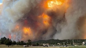 'Like an apocalypse': Fires threaten New Mexico village