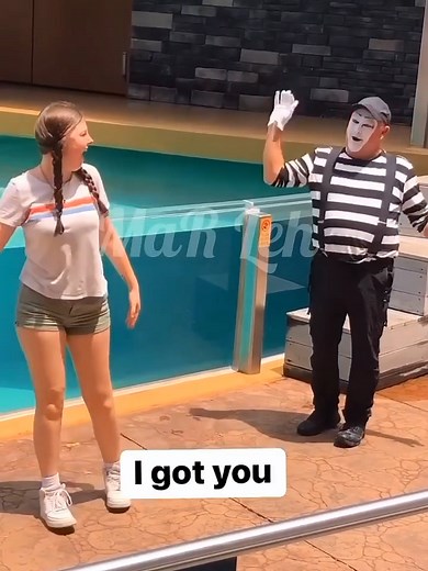 Emotional Mime Performance to Touch Your Heart
