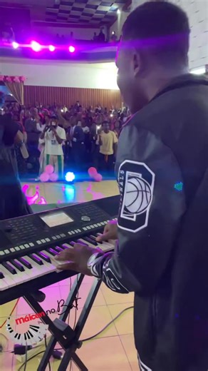 Namibe Pegou!!🔥 Deus Fez!!🙇🏽‍♂️🙏🏼 Todos os limites da terra se lembrarão e se converterão ao Senhor; e todas as gerações das nações adorarão perante a tua face. #Salmos 22:27 Até Agora Estou Totalmente Arrepiado!!🙆🏻 #máicon_no_beat🎹✨🤌🏼 Mana Catila | Máicon Graciano