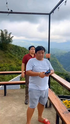 Happy Sunday Everyone, ❤️✌️After the heavy load of work, it's finally time to unwind. Feeling grateful for the breathtaking views at Osmeña Viewpoint, Zamboanga del Norte — the perfect spot to recharge with my co-mayors of Zamboanga Del Sur. #𝗝𝗮𝗻𝘁𝗮𝘆𝘂𝘀𝗮𝗹𝗮𝗯𝗮𝗻𝗴𝗮𝗻 | I Love Yu Labangan