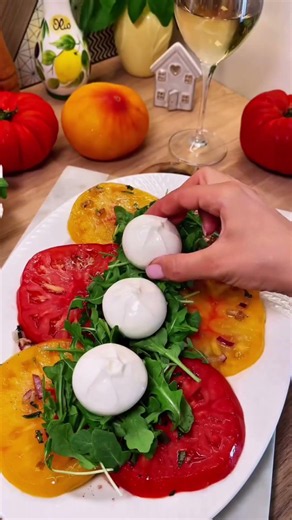 Ensalada Caprese Especial con Burrata y Tomates Mixtos! 🍅🧀🥗