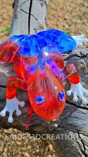 His Eye Floated 😅 Red, White, and Blue Patriotic Petri Frog Epoxy Resin Alcohol Inks/Sinker Whites