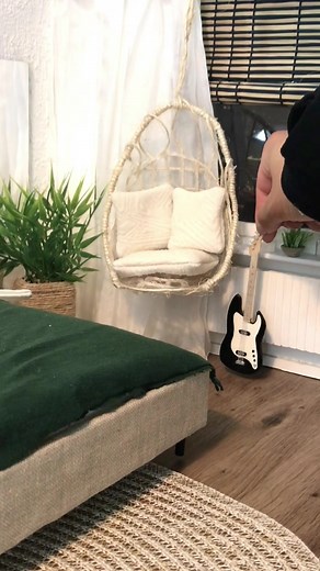 Here’s a behind the scenes video from one of my favourite dollhouse bedrooms. I make most of the miniatures I’m using myself. That’s asp includes the room boxes and dollhouses 😊 #dollhouse #miniatures #moderndollhouse #modernminiatures #puppenhaus #miniaturebedroom #dollhousebedroom #miniaturebathroom