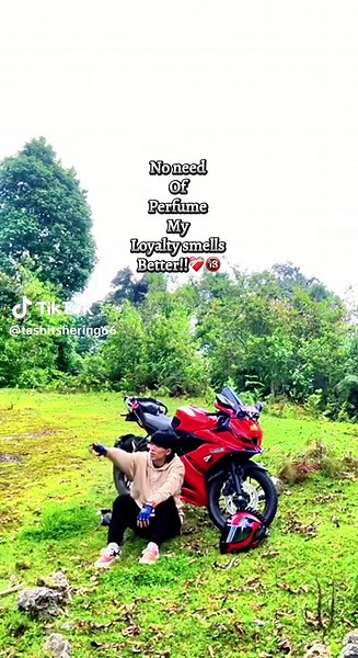 No need of perfume my loyalty smells Better!!🥷🏿❤️‍🩹♥️ @cut__tie @Pelden Drubi Alien @Bhutan lover 🇧🇹🇧🇹 #viralvideo #foryoupage❤️❤️ #fypviraltiktok🖤シ゚☆♡ #1000kveiw🤘🏿🤘❤️🖤 #bhutanesetiktoker🇧🇹 #bhutan🇧🇹 #loyalboyy🖤 #💔🥀 #song❤️ #foryou♥️ #