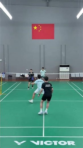 Uncover the Secrets of Doubles Badminton Technique: Watch & Learn